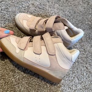 Steve Madden Kids Sneakers in Cream and Tan